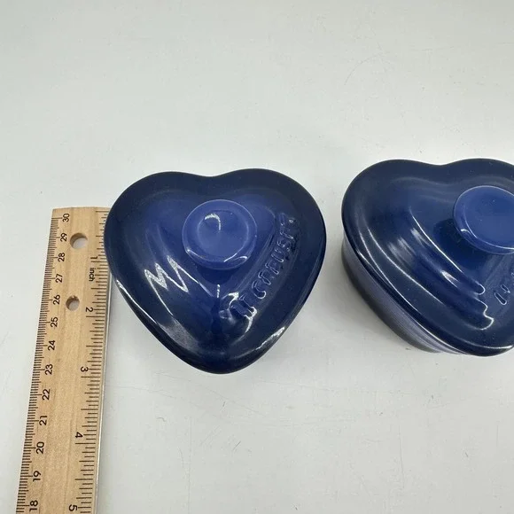 Le Creuset Cobalt Blue Heart Ramekin Set of 2 Stoneware Lidded Cocottes 11-12 - Picture 12 of 13